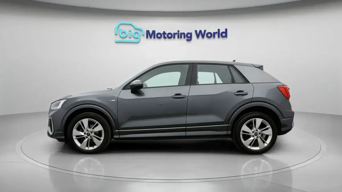 Usado Audi Q2 S-Line 148 CV (108 kW) 2023 Gris SUV