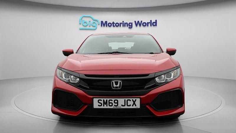 Begagnad Honda Civic SE 126 HK (92 kW) 2020 Röd Halvkombi