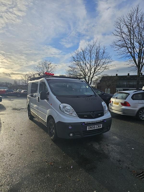 White Used 2006 Vauxhall Vivaro MPV | £3,995 (Fair price) - Image 1/3