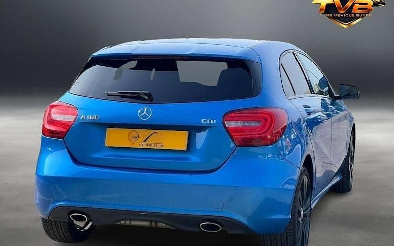 Begagnad Mercedes A180 109 HK (80 kW) 2013 Halvkombi