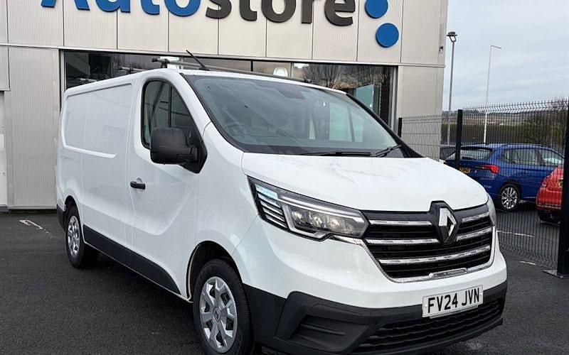 Used 2023 Renault Trafic MPV | £17,995 (Good price) - Image 1/4