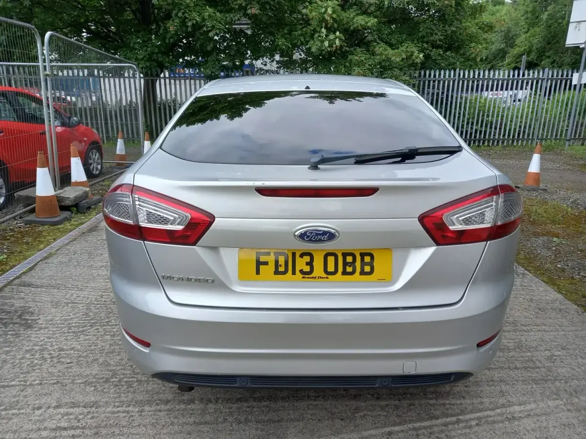 Used Ford Mondeo Business Edition 140 HP (102 kW) 2013 Silver Hatchback
