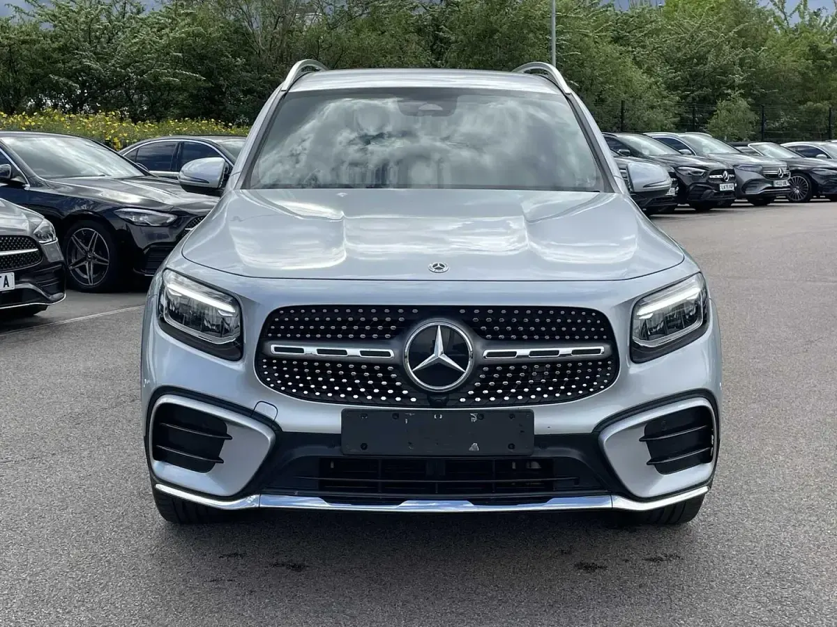 Used Mercedes GLB200 Executive 163 HP (119 kW) 2025 Silver SUV