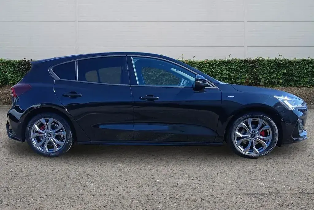 New Ford Focus ST-Line 2026 Black Hatchback