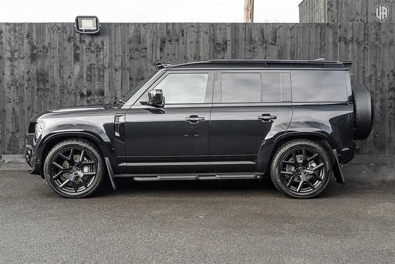 New Land Rover Defender HSE Dynamic 345 HP (253 kW) 2025 Santorini black SUV