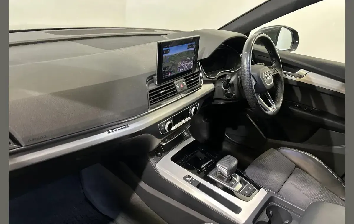 Used Audi Q5 S-Line 200 HP (147 kW) 2023 Grey SUV