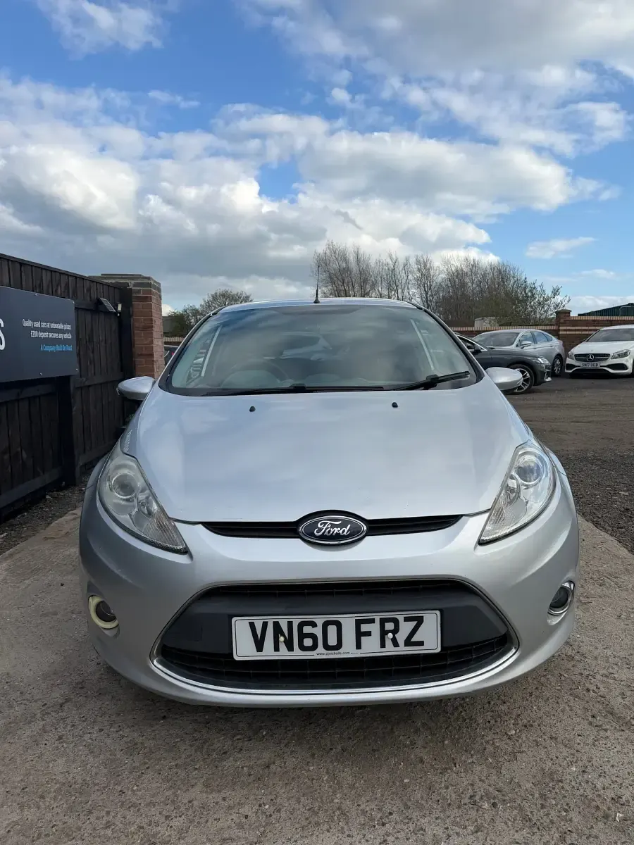 Used Ford Fiesta Zetec 70 HP (51 kW) 2010 Silver Hatchback