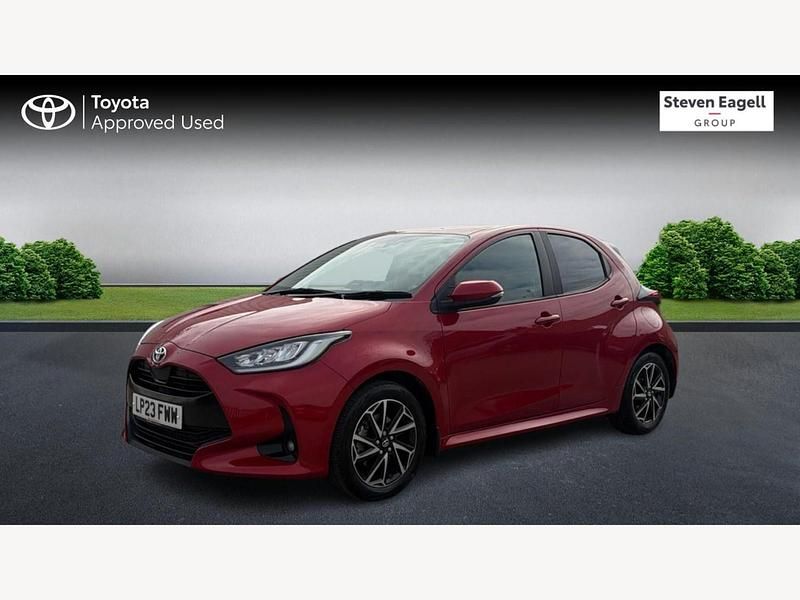 Used Toyota Yaris Hybrid Design 2023 Red Hatchback