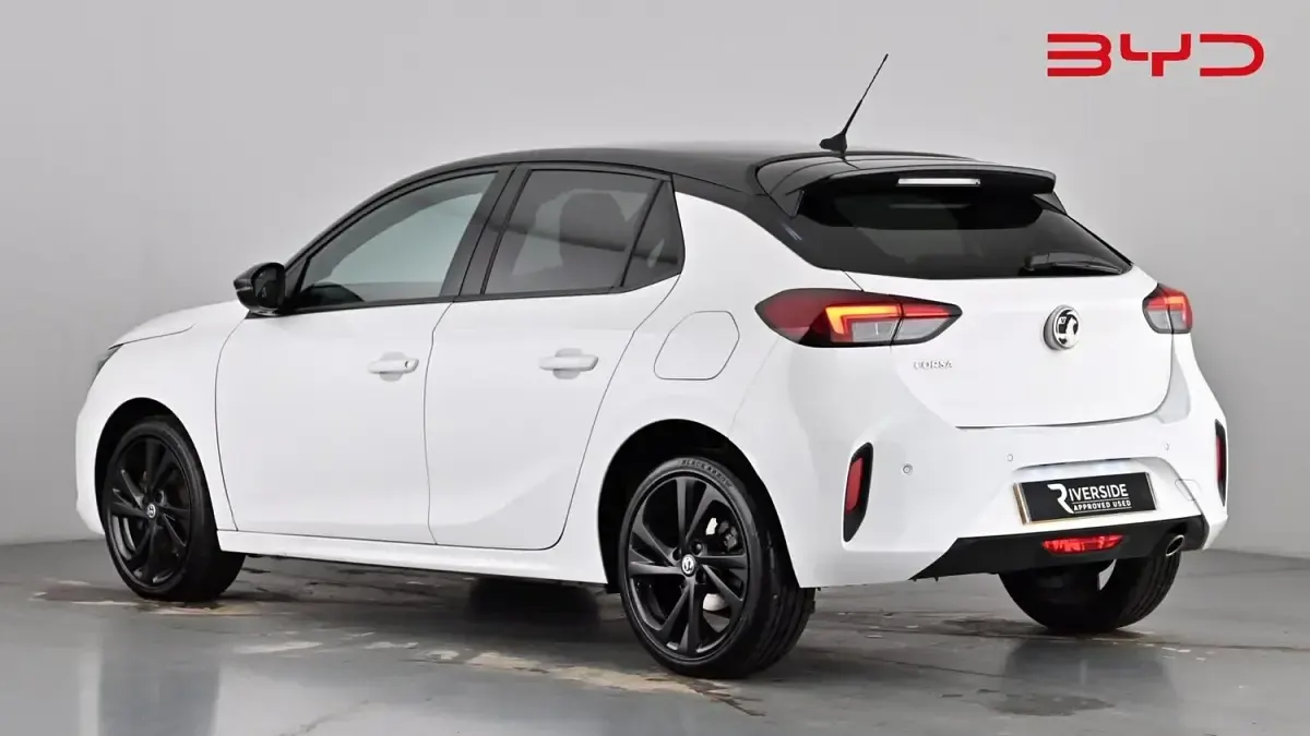 Used Vauxhall Corsa SRi 100 HP (73 kW) 2020 White Hatchback