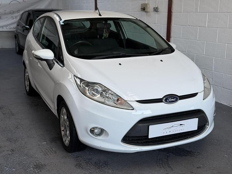 White Used 2012 Ford Fiesta Zetec Hatchback | £2,295 (Good price) - Image 1/4