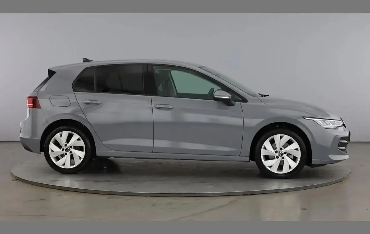 Usado VW Golf VIII Match 113 HP (83 kW) 2024 Cinzento Citadino