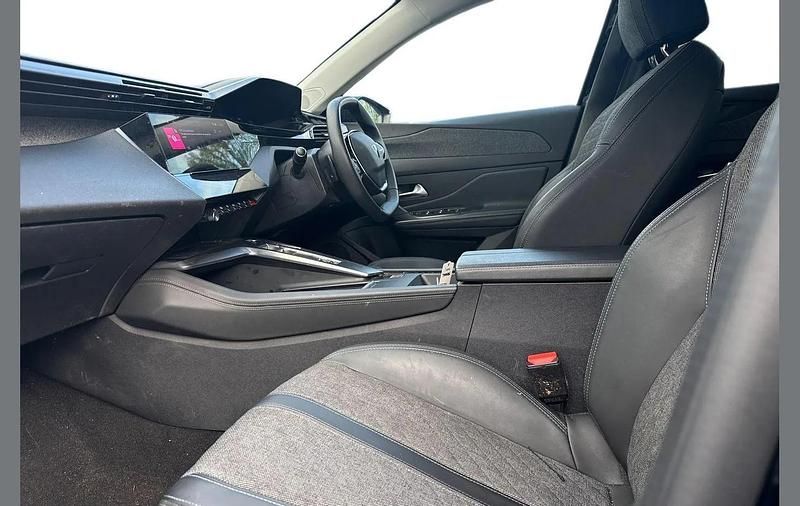 Gebraucht Peugeot 408 Allure Premium 131 PS (96 kW) 2024 Schwarz SUV