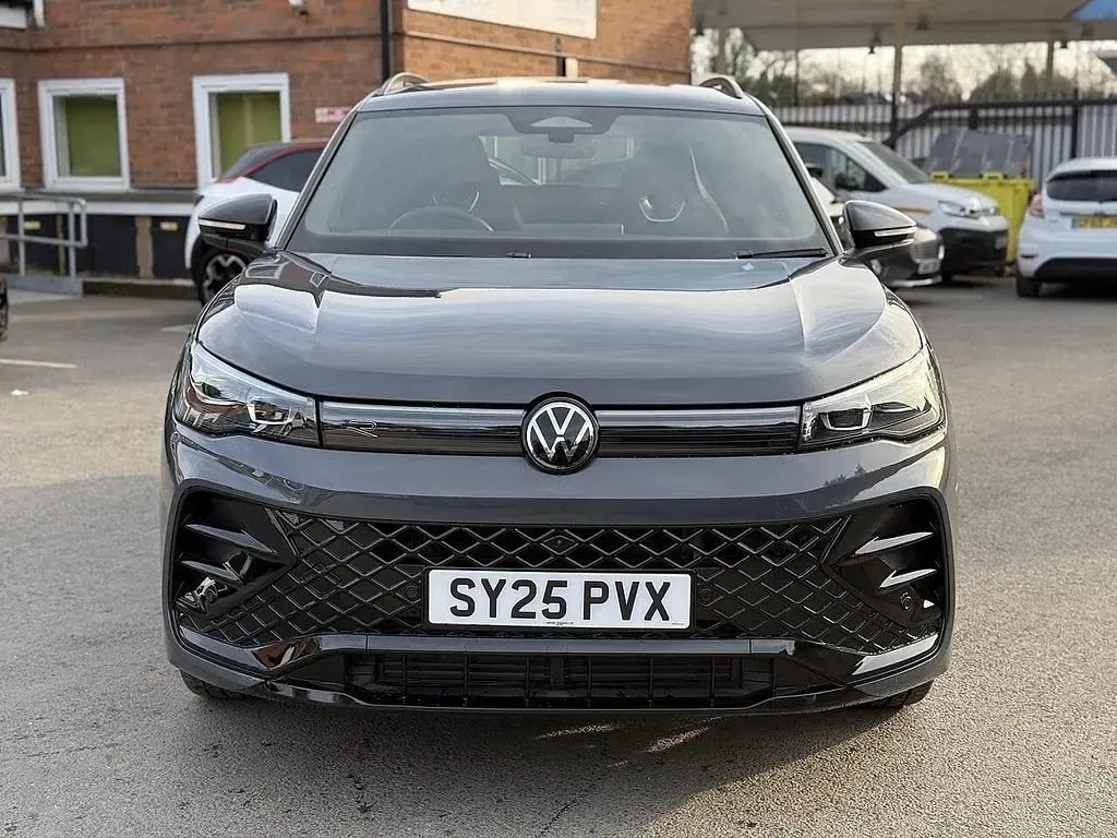 Used VW Tiguan R-line 150 HP (110 kW) 2025 Grey SUV