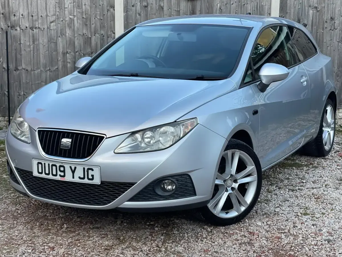 Usado Seat Ibiza Sport 85 CV (62 kW) 2009 Gris Utilitario