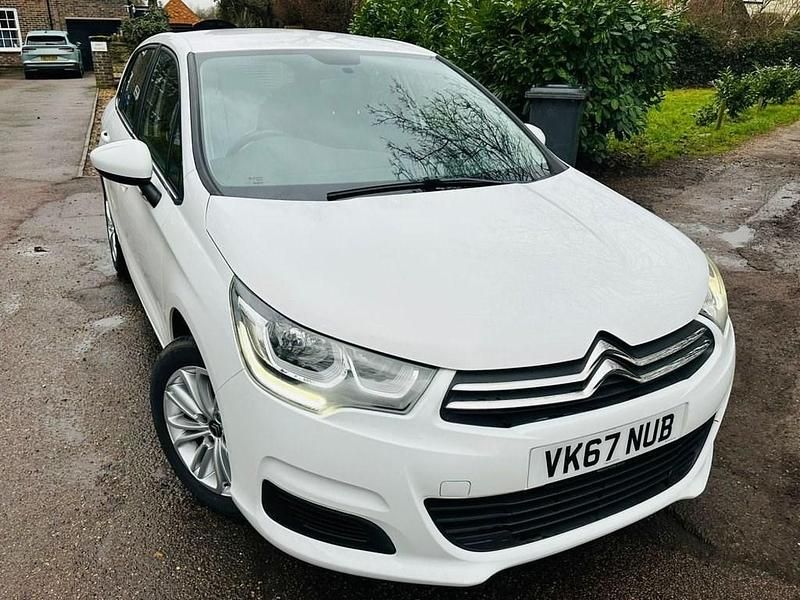 Used Citroën C4 Feel 100 HP (73 kW) 2017 White Hatchback
