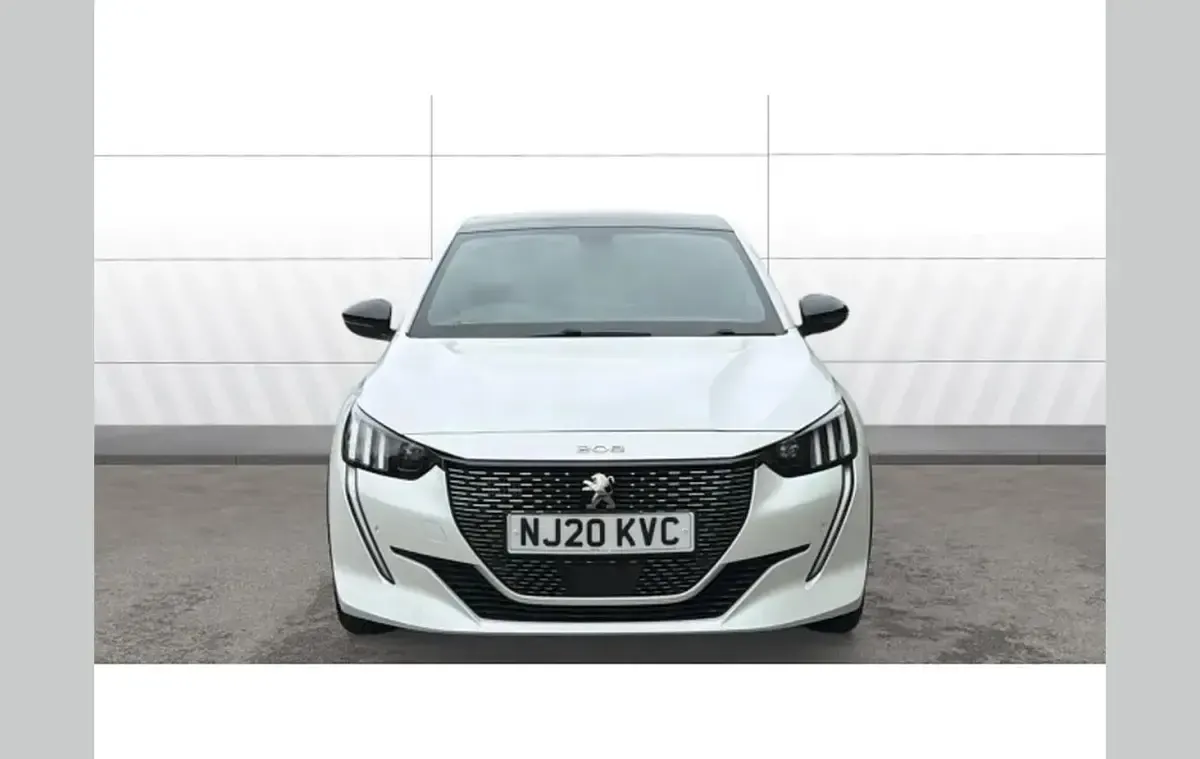Used Peugeot 208 GT-line 101 HP (74 kW) 2020 White Hatchback