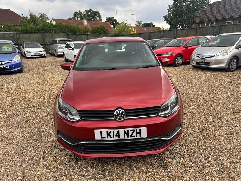 Begagnad VW Polo 2014 Röd Halvkombi