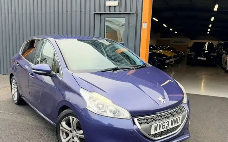 Used Peugeot 208 Allure 82 HP (60 kW) 2013 Blue Hatchback