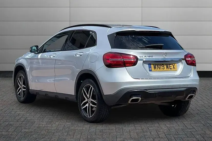 Used Mercedes GLA180 Urban 120 HP (88 kW) 2019 Silver SUV