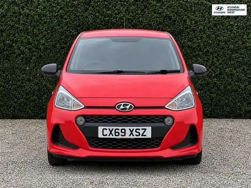 Used Hyundai i10 67 HP (49 kW) 2019 Red Hatchback