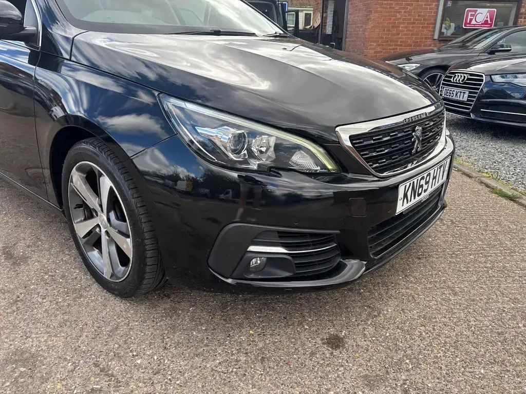 Used Peugeot 308 Allure 130 HP (95 kW) 2019 Black Hatchback