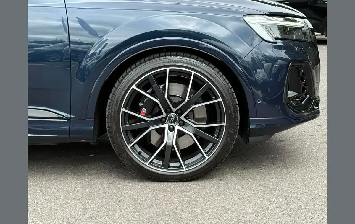 Used Audi SQ7 Comfort 500 HP (367 kW) 2025 Blue SUV