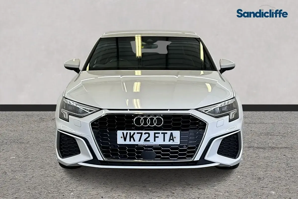 Używany Audi A3 S-Line 150 KM (110 kW) 2024 Biały Hatchback