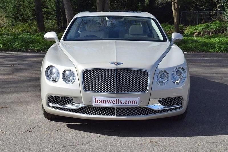 Used Bentley Flying Spur 500 HP (367 kW) 2014 Cream Sedan
