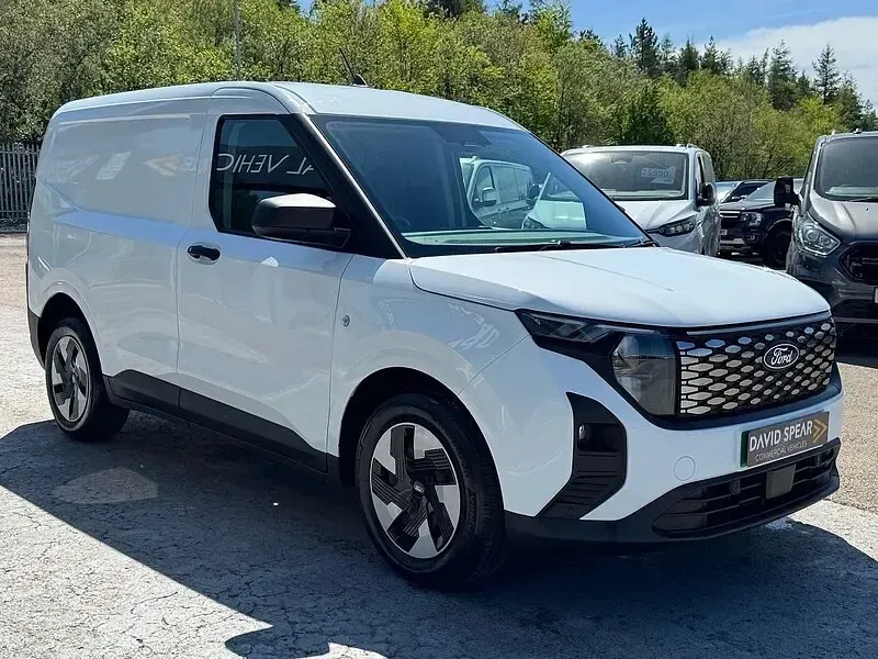 New Ford Transit Trend 100 kW (136 HP) 2025 White Van