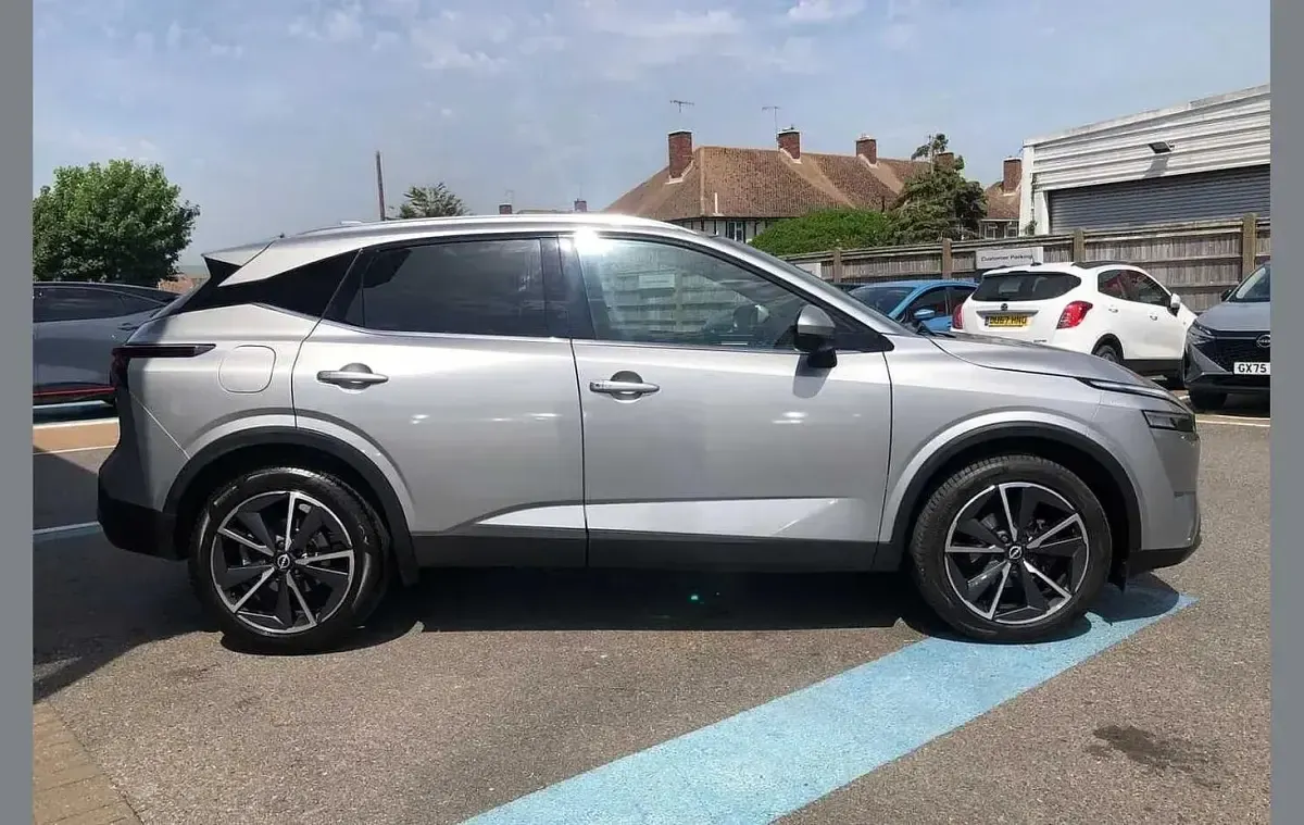 Used Nissan Qashqai Tekna 138 HP (101 kW) 2023 Silver SUV