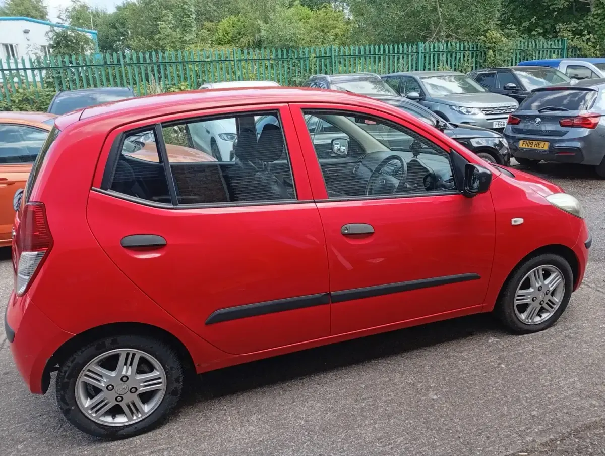 Used Hyundai i10 Classic 77 HP (56 kW) 2010 Red Hatchback