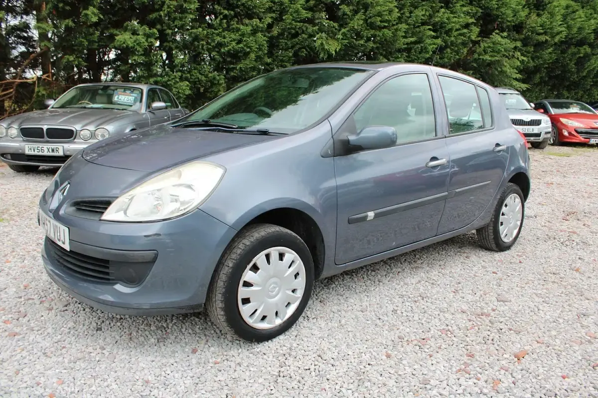 Used Renault Clio Expression 86 HP (63 kW) 2008 Blue Hatchback