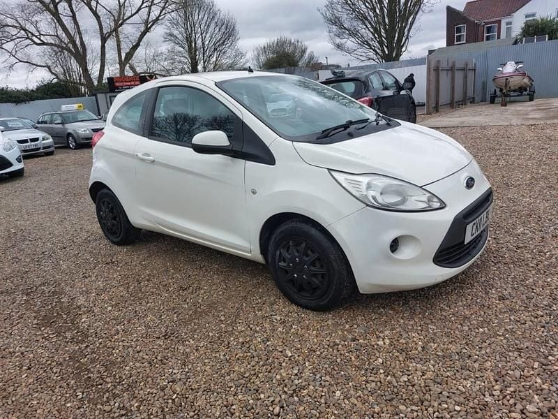 Used Ford Ka 69 HP (50 kW) 2011 White Hatchback