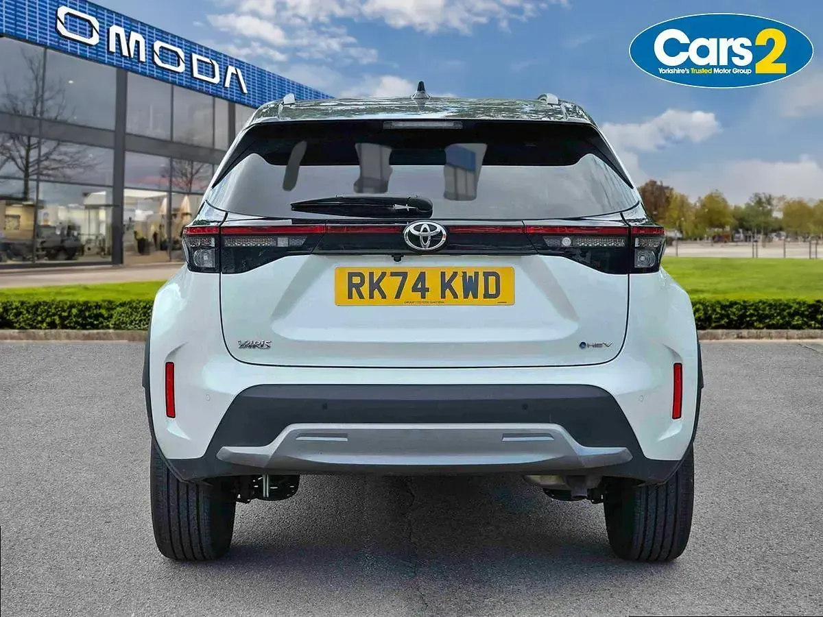 Used Toyota Yaris Hybrid Edition 2024 White/black Estate