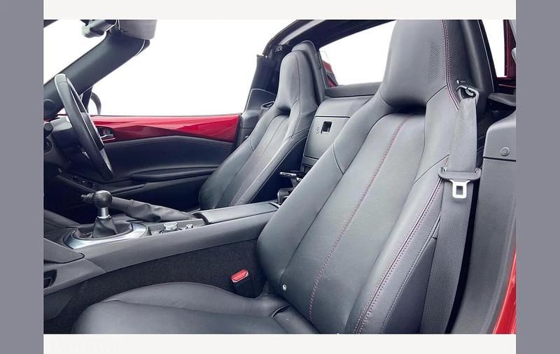 Used Mazda MX5 Inclusive 132 HP (97 kW) 2019 Soul red Cabriolet