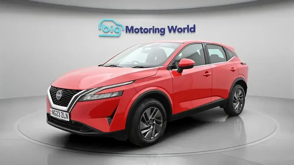 Used Nissan Qashqai Acenta Premium 140 HP (102 kW) 2023 Red SUV