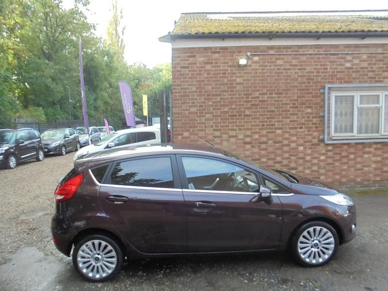 Red Used 2010 Ford Fiesta Titanium Hatchback | £3,995 (Fair price) - Image 1/3