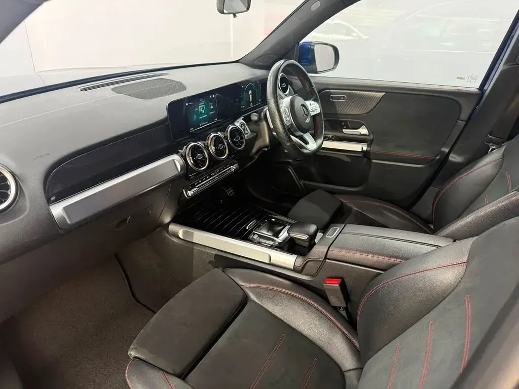 Used Mercedes GLB200 AMG line 163 HP (119 kW) 2021 Blue SUV