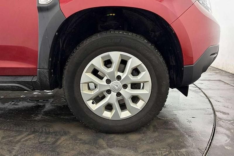 Used Dacia Duster Comfort 99 HP (72 kW) 2022 Red SUV