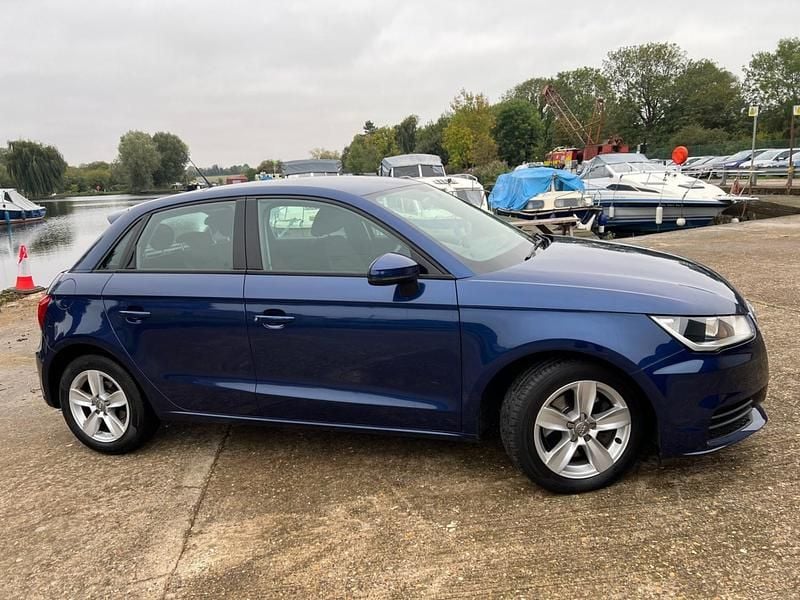 Usado Audi A1 Design 116 HP (85 kW) 2015 Azul Citadino