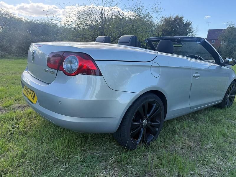 Usado VW Eos Sportline 140 HP (102 kW) 2010 Prateado Cabrios