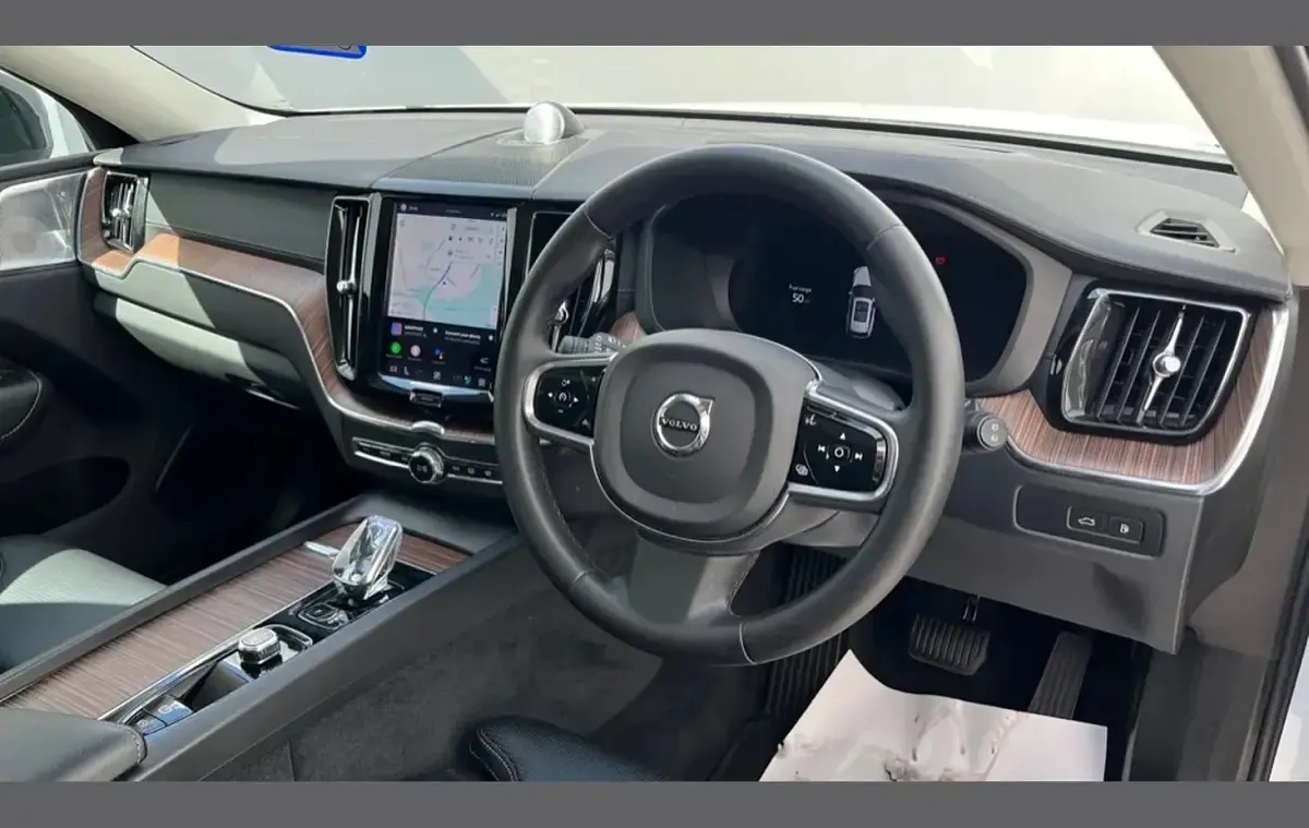 Used Volvo XC60 Ultimate 455 HP (334 kW) 2023 White SUV
