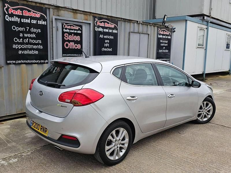 Used Kia Ceed 126 HP (92 kW) 2012 Silver Hatchback