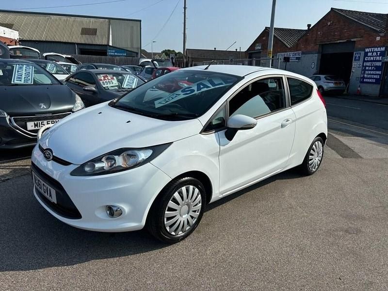 Used Ford Fiesta 82 HP (60 kW) 2011 White Hatchback
