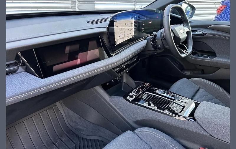 Used Audi e-tron Comfort 314 kW (428 HP) 2025 Grey SUV