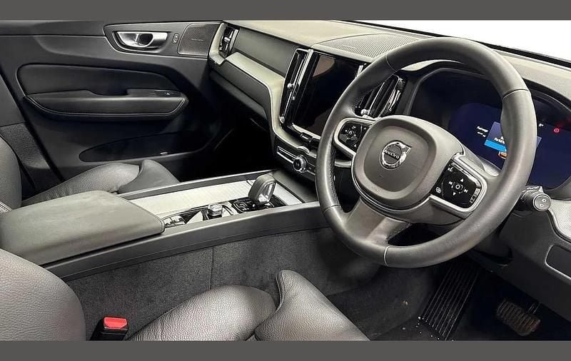 Used Volvo XC60 Plus 247 HP (181 kW) 2025 Silver SUV