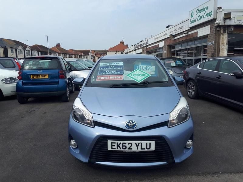 Blue Used 2012 Toyota Yaris Hybrid T4 Hatchback | £8,695 - Image 1/4