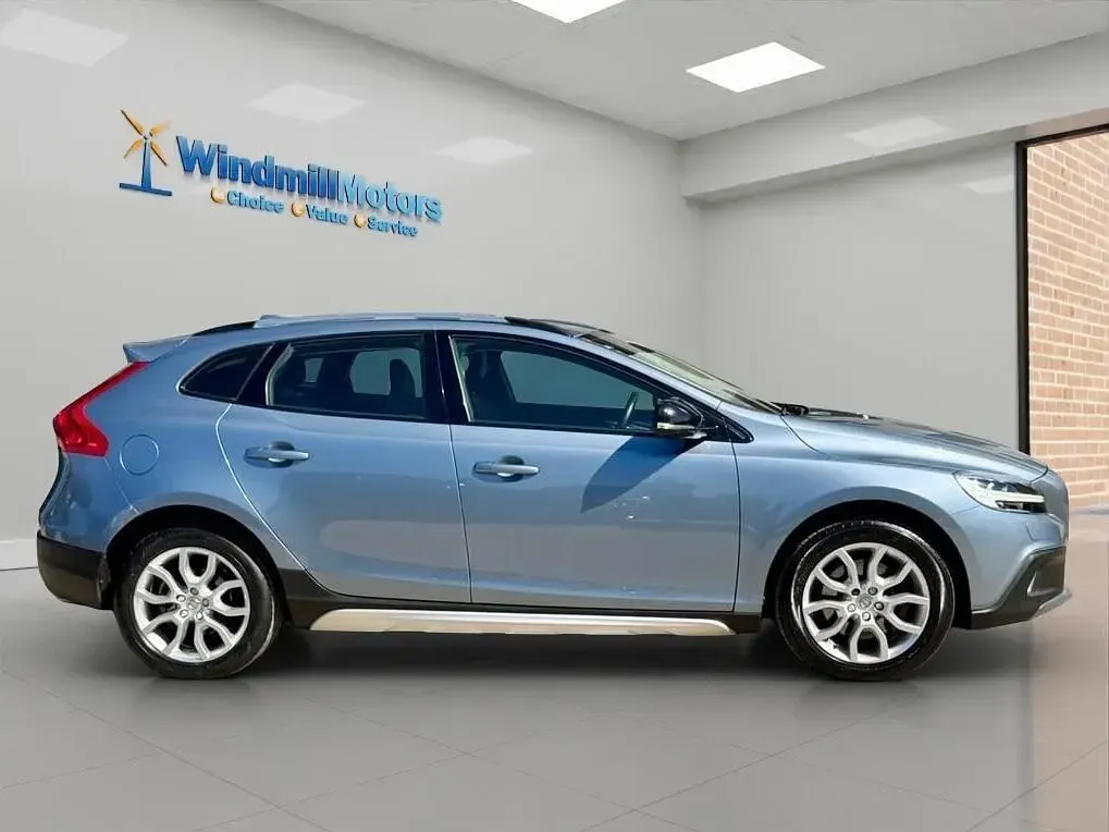 Gebraucht Volvo V40 Pro 2016 Blau Kleinwagen