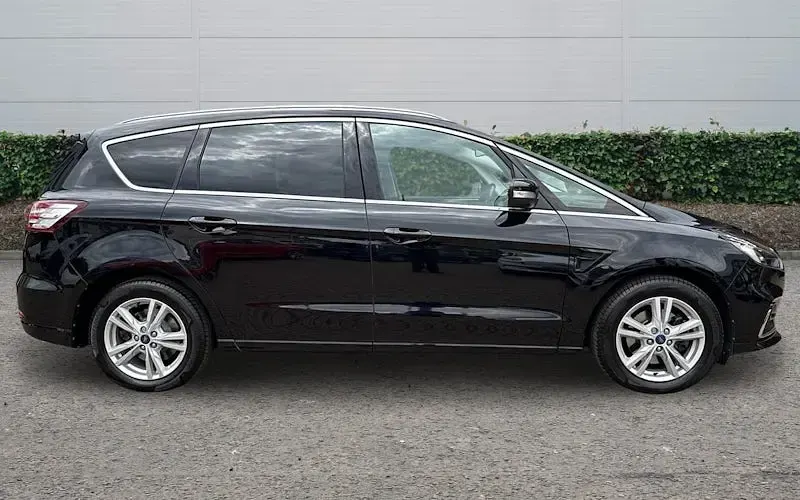 Used Ford S-MAX Titanium 190 HP (139 kW) 2022 Black MPV