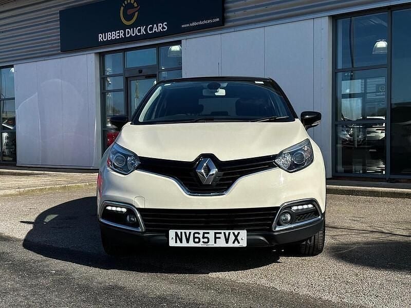 Used Renault Captur Dynamique 90 HP (66 kW) 2016 Cream/black SUV
